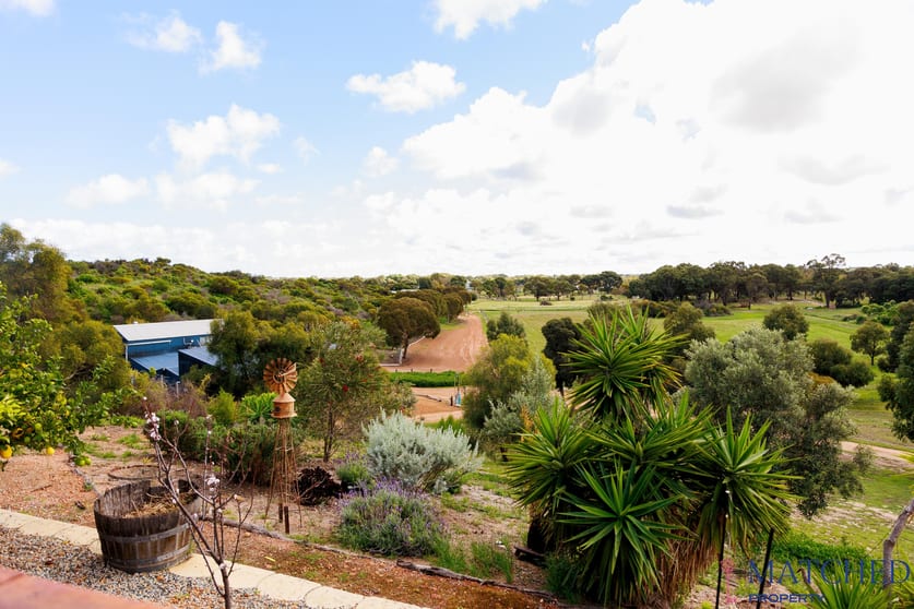 Click to view all images 35 Illyarrie Road Springfield WA 6525 - Image 3