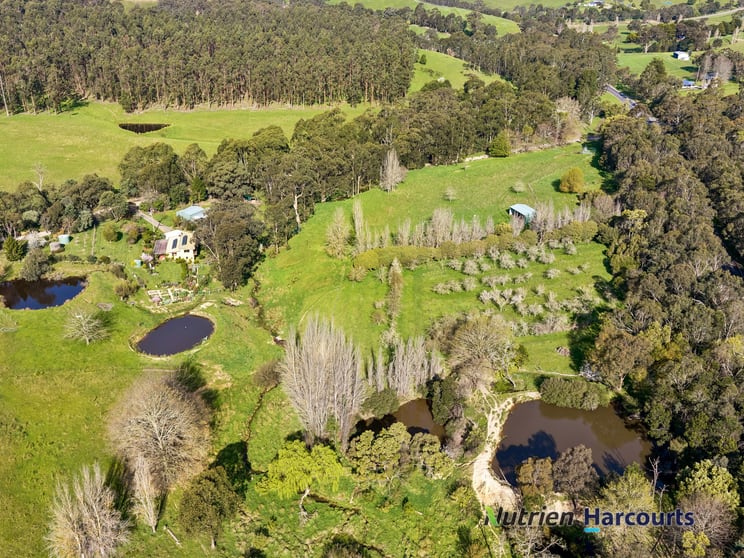 Click to view all images 31 Spring Valley Road Flowerdale VIC 3717 - Image 2
