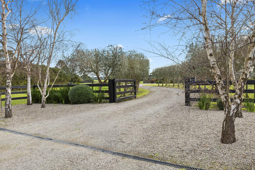 Click to view all images 10 Bayview Road Balnarring Beach VIC 3926 - Image 2