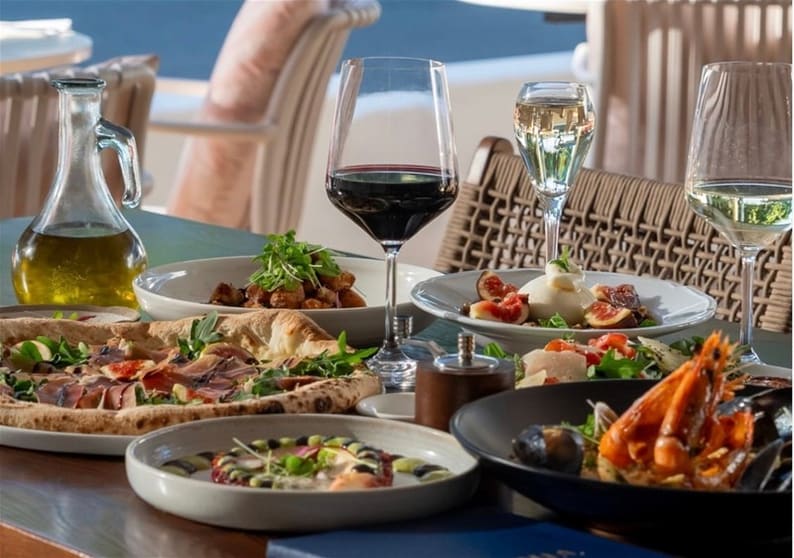 Click to view all images Restaurant business for sale in Airlie Beach - Image 2