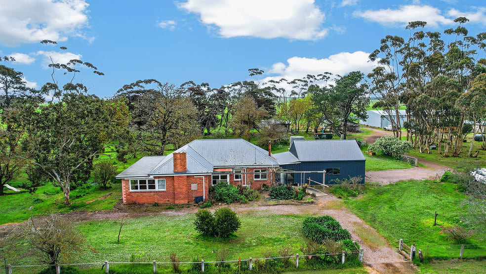 'Baroona' 33 North Road Mortlake VIC 3272 - Image 3