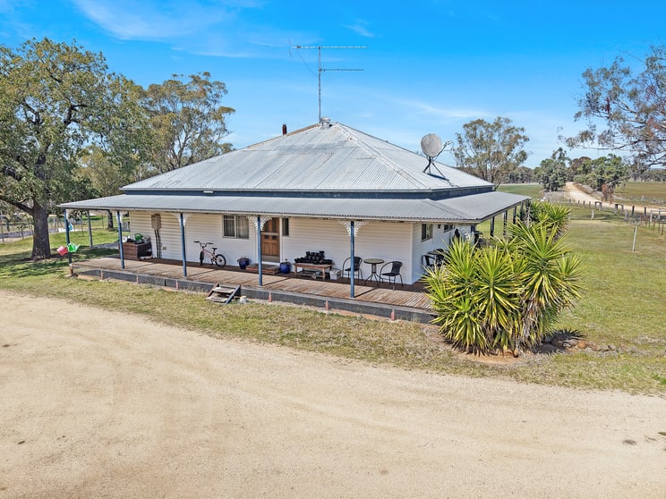 94 Halls Lane Bukkulla NSW 2360 - Image 1