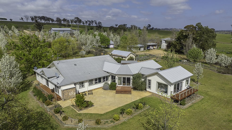 Click to view all images "Sylvania" 89 Townsend Road Armidale NSW 2350 - Image 1