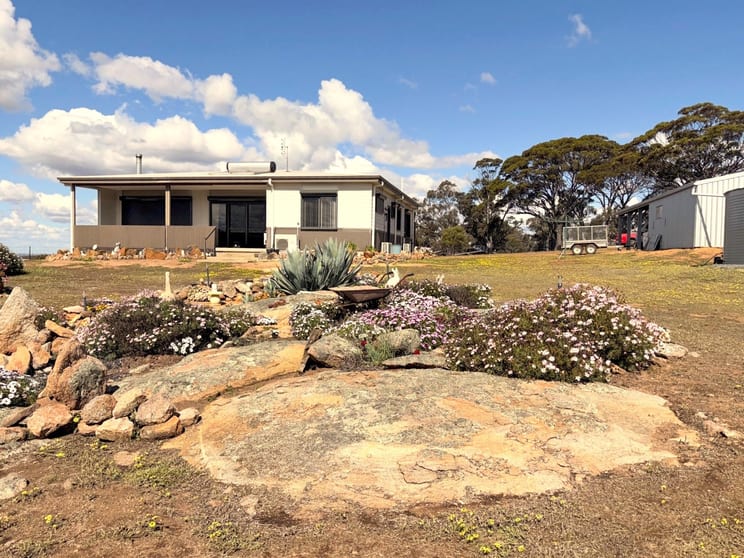 Click to view all images 803 Snows Road Gillimanning WA 6370 - Image 3
