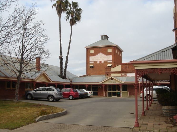 Click to view all images 24 The Esplanade Wagga Wagga NSW 2650 - Image 2