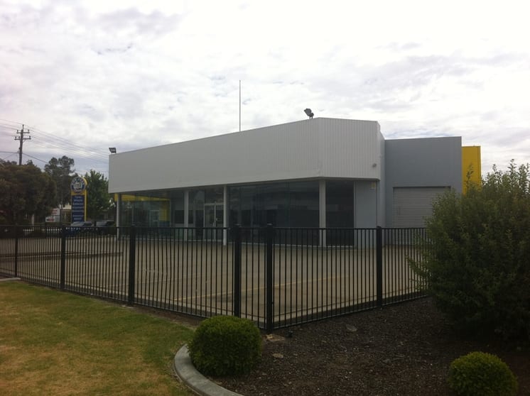 Click to view all images Building 2/31 - 35 Hammond Avenue Wagga Wagga NSW 2650 - Image 1