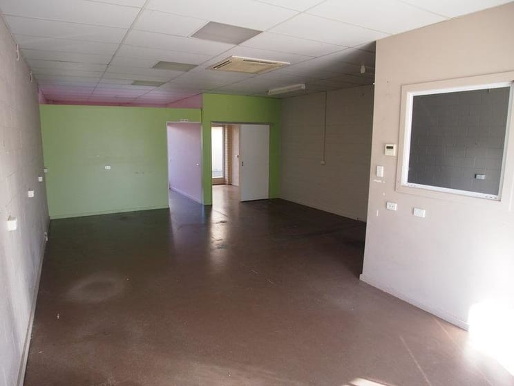 Click to view all images 384 French Avenue Frenchville QLD 4701 - Image 2