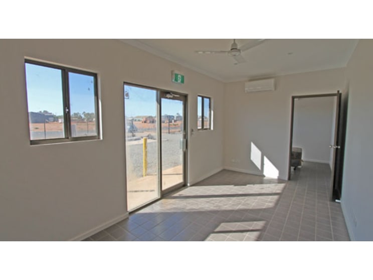 Click to view all images 9 Oxide Way Wedgefield WA 6721 - Image 2