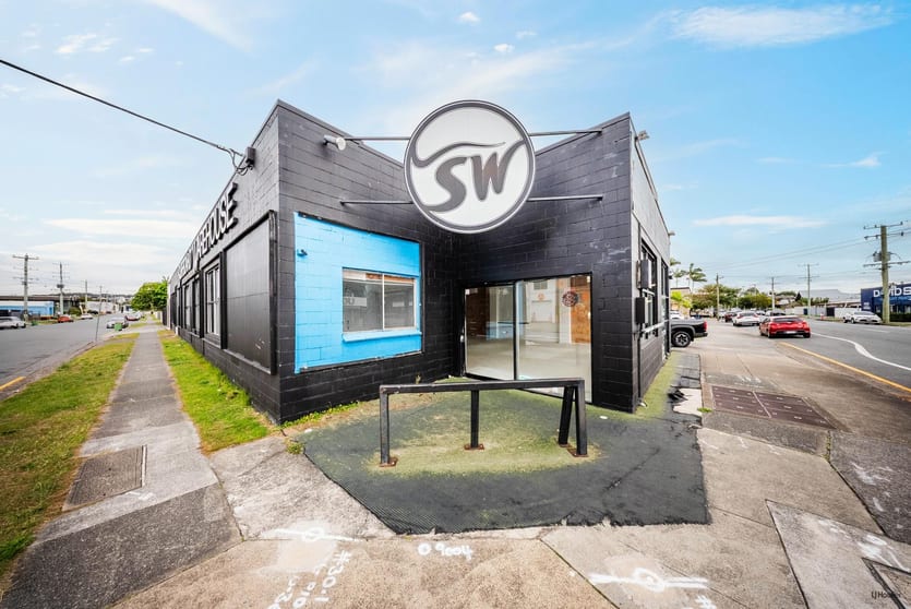 Showrooms / Bulky Goods commercial property for lease at 20 & 22 Christine Avenue Miami QLD 4220