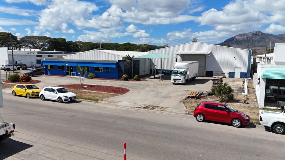 Showrooms / Bulky Goods commercial property for lease at 27-29 Fleming Street Aitkenvale QLD 4814 Showrooms / Bulky Goods commercial property for lease at 27-29 Fleming Street Aitkenvale QLD 4814