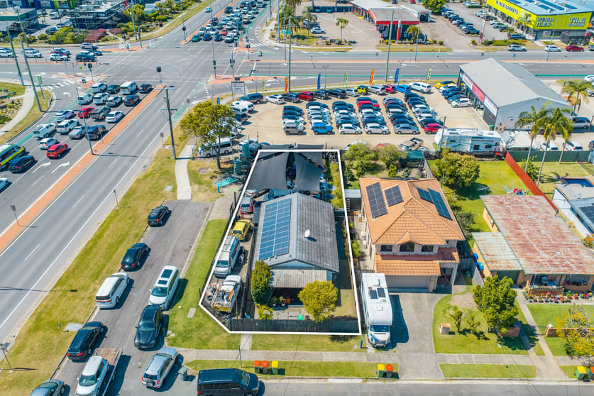 Factory, Warehouse & Industrial commercial property for sale at 172 Brisbane Road Arundel QLD 4214