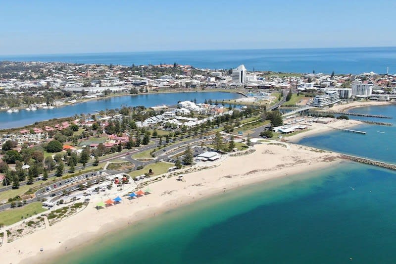 ðŸÅÅ Award Winning Beachfront Restaurant for Sale | Corner Block with Liquor License ðŸÂ· ðŸÅÅ Award Winning Beachfront Restaurant for Sale | Corner Block with Liquor License ðŸÂ·