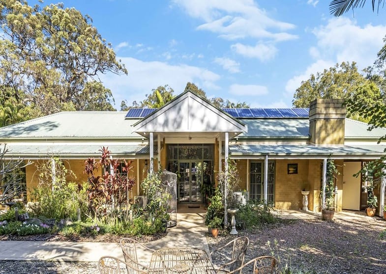 A Boutique Coastal Sanctuary With Income Potential - 2523mf
