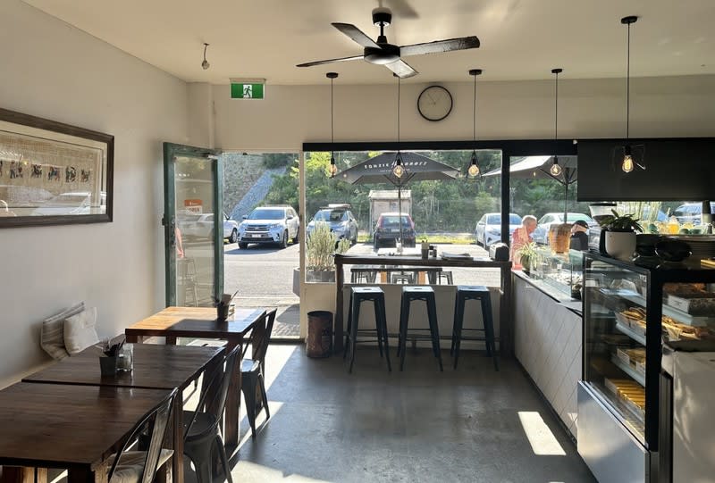 Stunning Garden Cafe - Stones Throw, Currumbin Waters