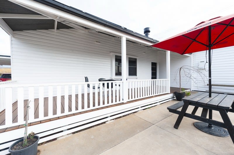 CAFE BUSINESS & HOUSE FOR SALE - Painters Cafe, Corowa NSW - 1P0542 CAFE BUSINESS & HOUSE FOR SALE - Painters Cafe, Corowa NSW - 1P0542