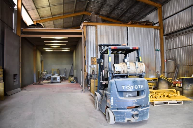 Industrial Freehold With Specialised Infrastructure Industrial Freehold With Specialised Infrastructure