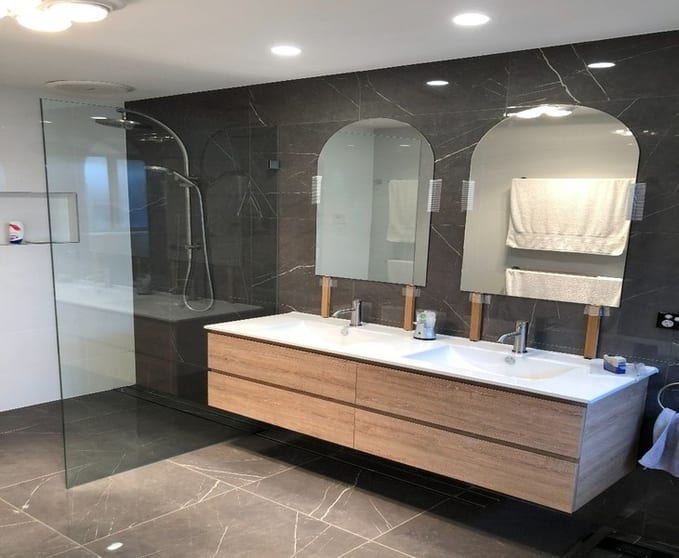 **undercontract** 5 Day Shower Screens Manufacture & Installation