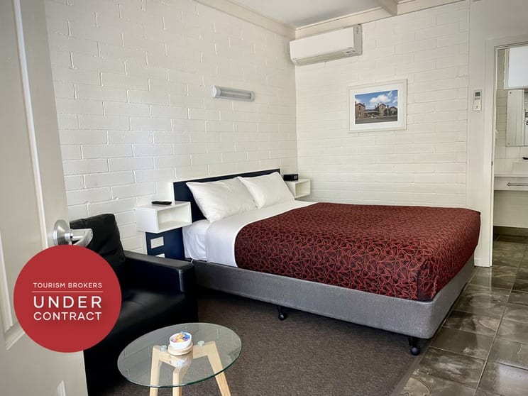 An Absolute Ripper Leasehold Motel - 2682ml An Absolute Ripper Leasehold Motel - 2682ml