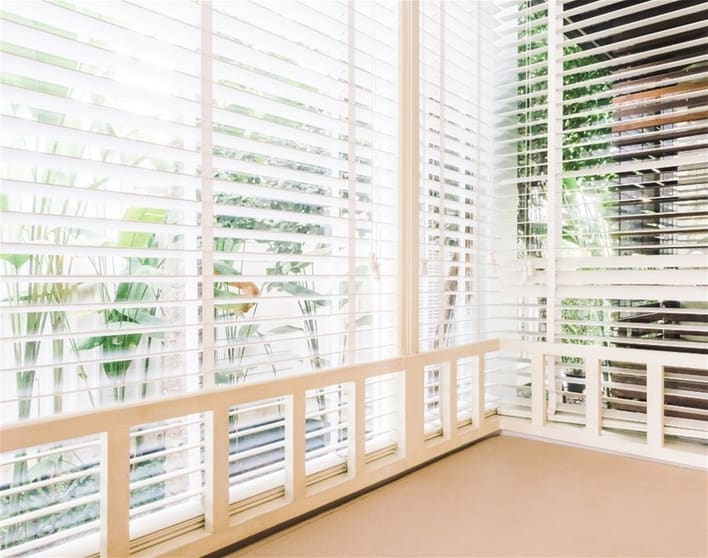 Commercial Window Furnishings Business 5949 Commercial Window Furnishings Business 5949