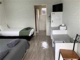 A freehold hospitality asset offering established accommodation income, dormant hospitality infrastructure and genuine future development potential.