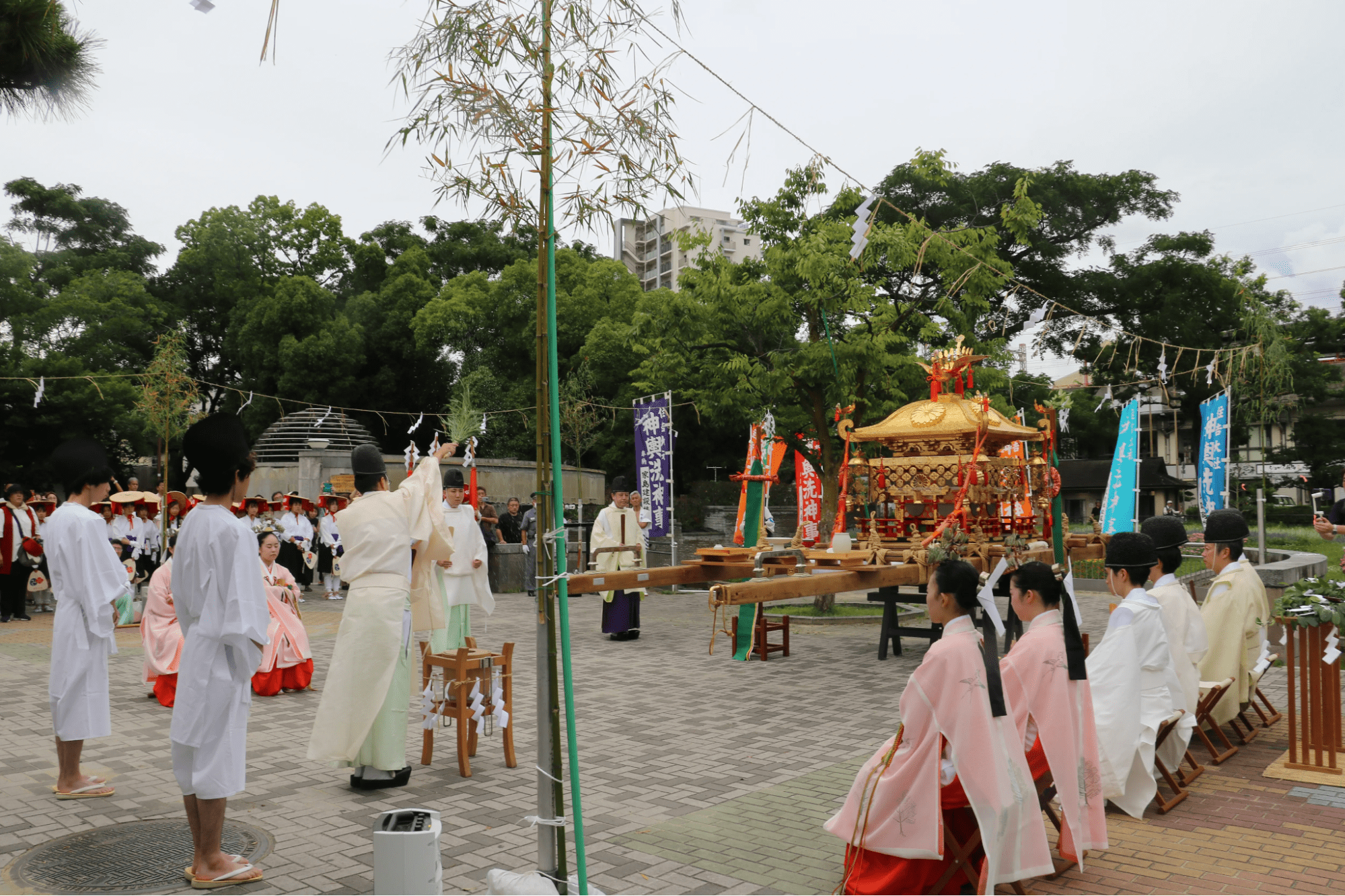 "Mikoshi Washing Ritual" Performed Before the Sumiyoshi Festival's Mikoshi Togyo