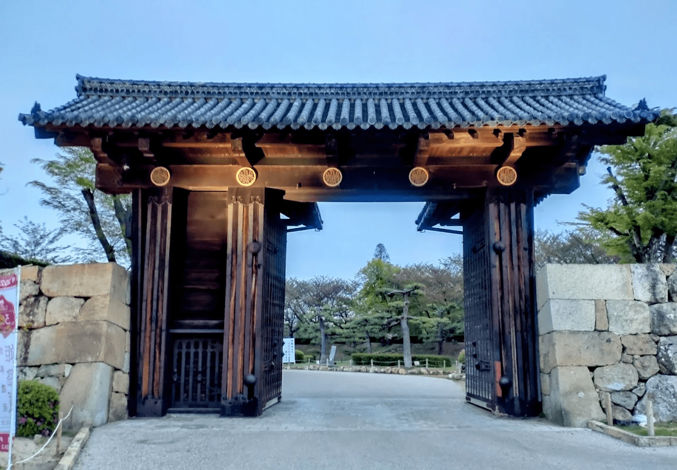 "Ote-mon" with Its Powerful and Elaborate Construction