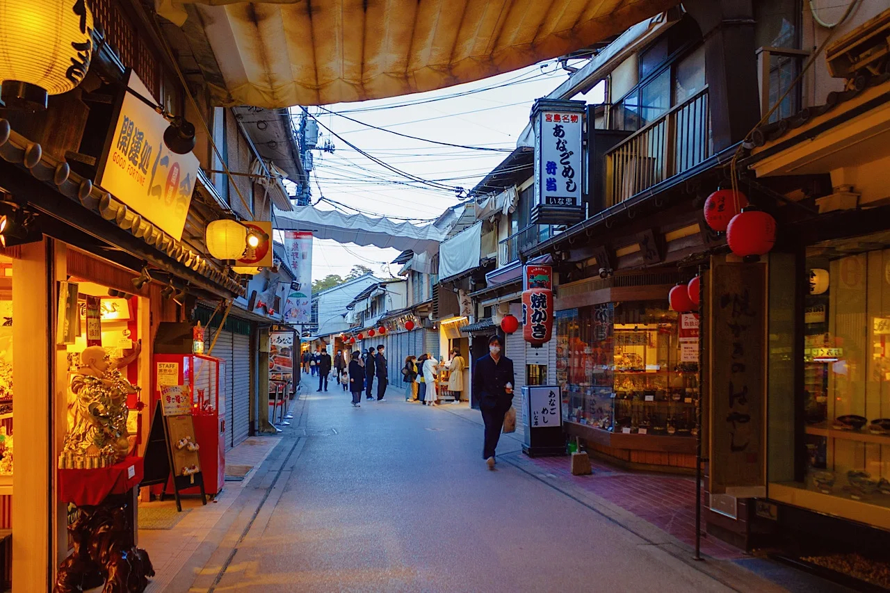 Enjoy Street Food at Miyajima Omotesandō Shopping Street