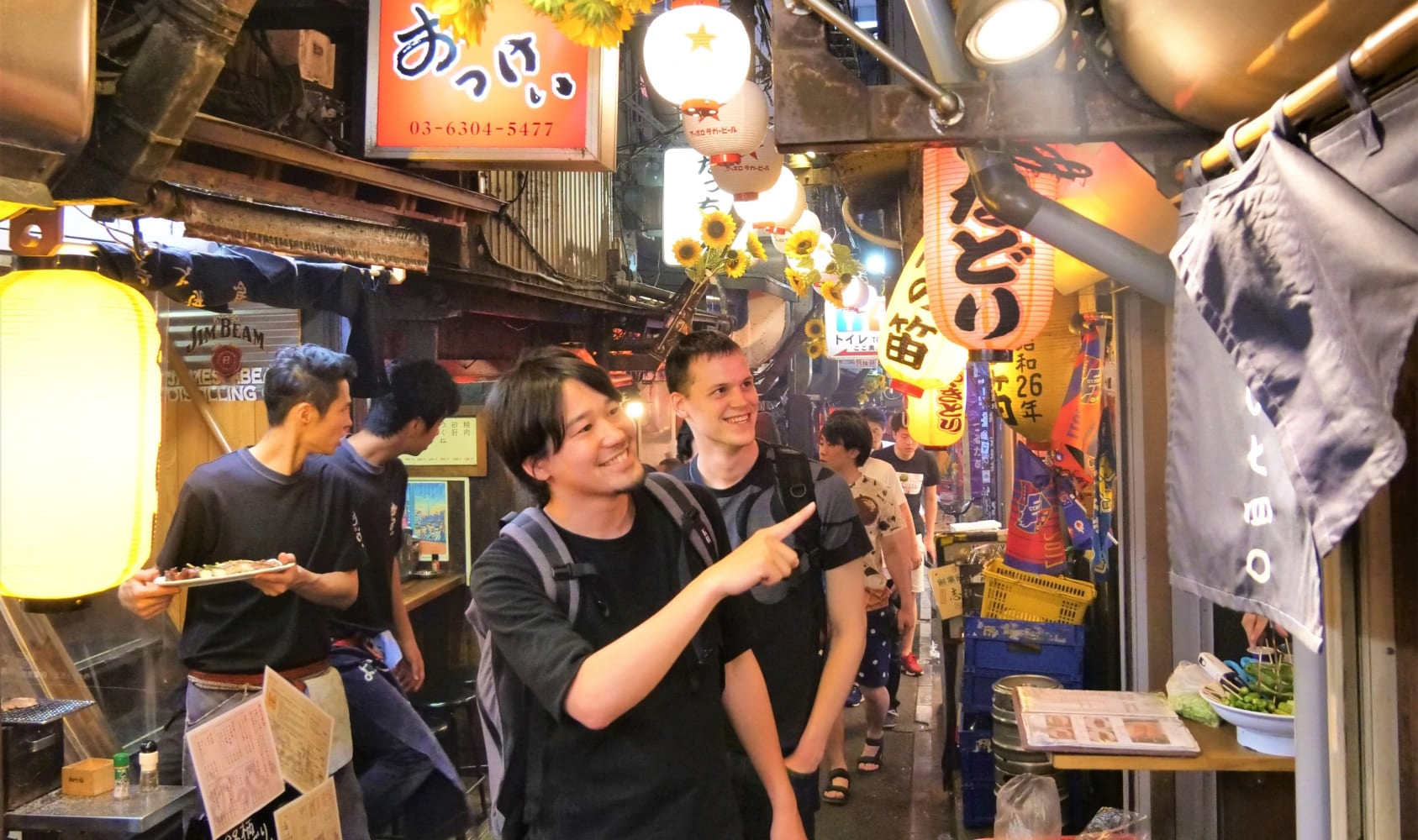 For Enjoying Nighttime Shinjuku, Bar Hopping Tours Guided by Locals Are Also Recommended