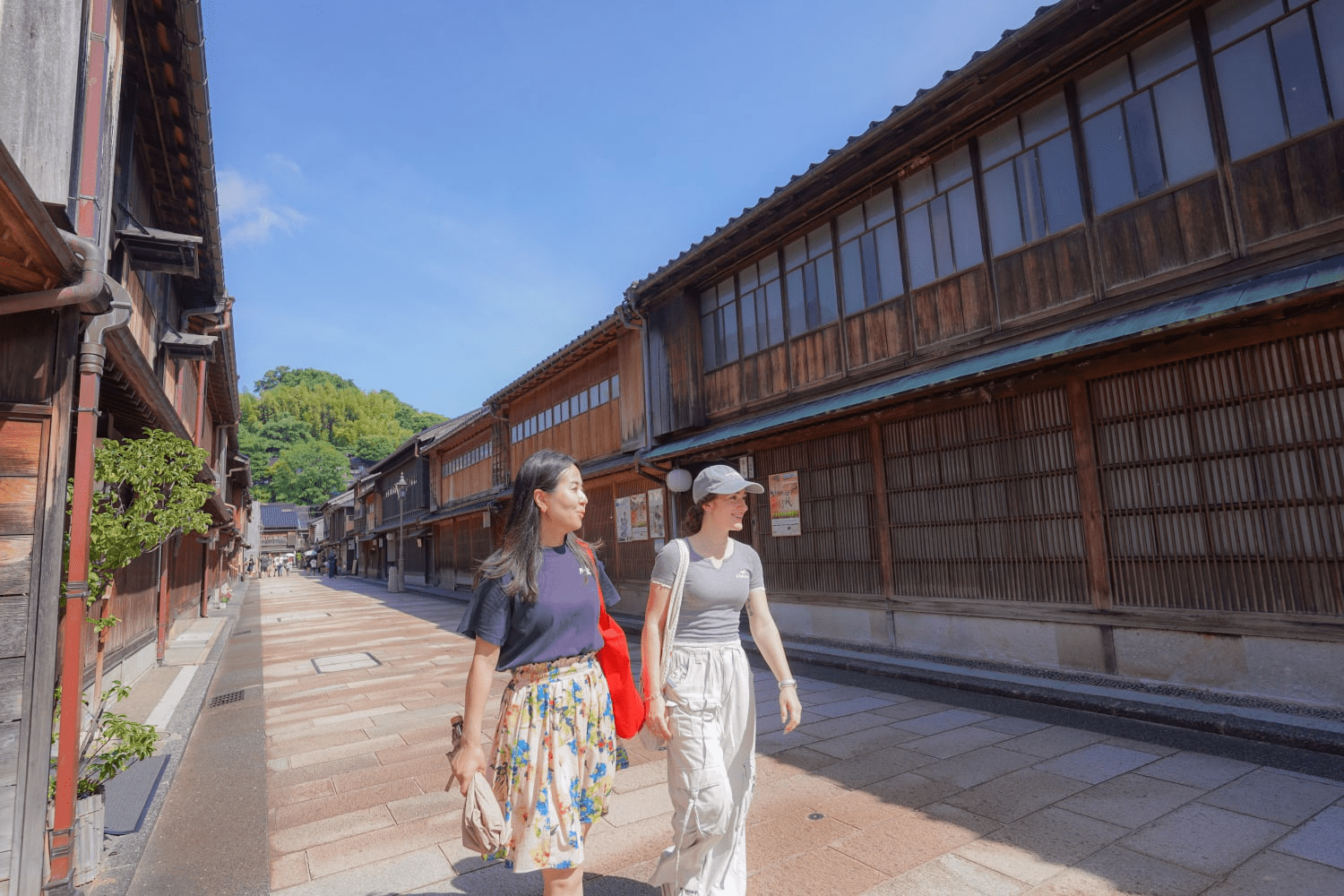 For Those Interested in Kanazawa Traditions and Japanese Culture, a Historical Walk with Locals is Recommended