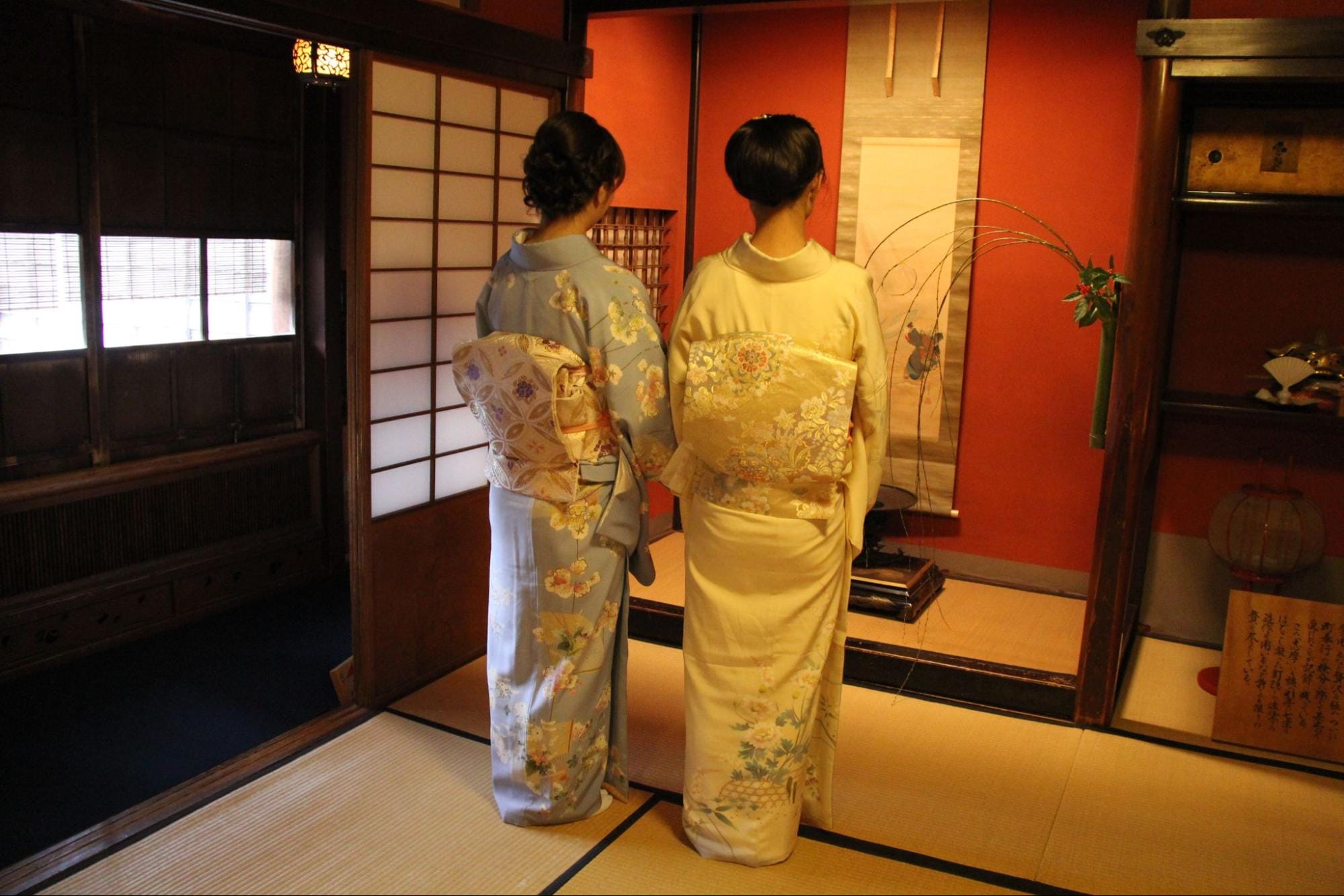 The Interior of the Traditional Building Has Excellent Compatibility with Kimono!
