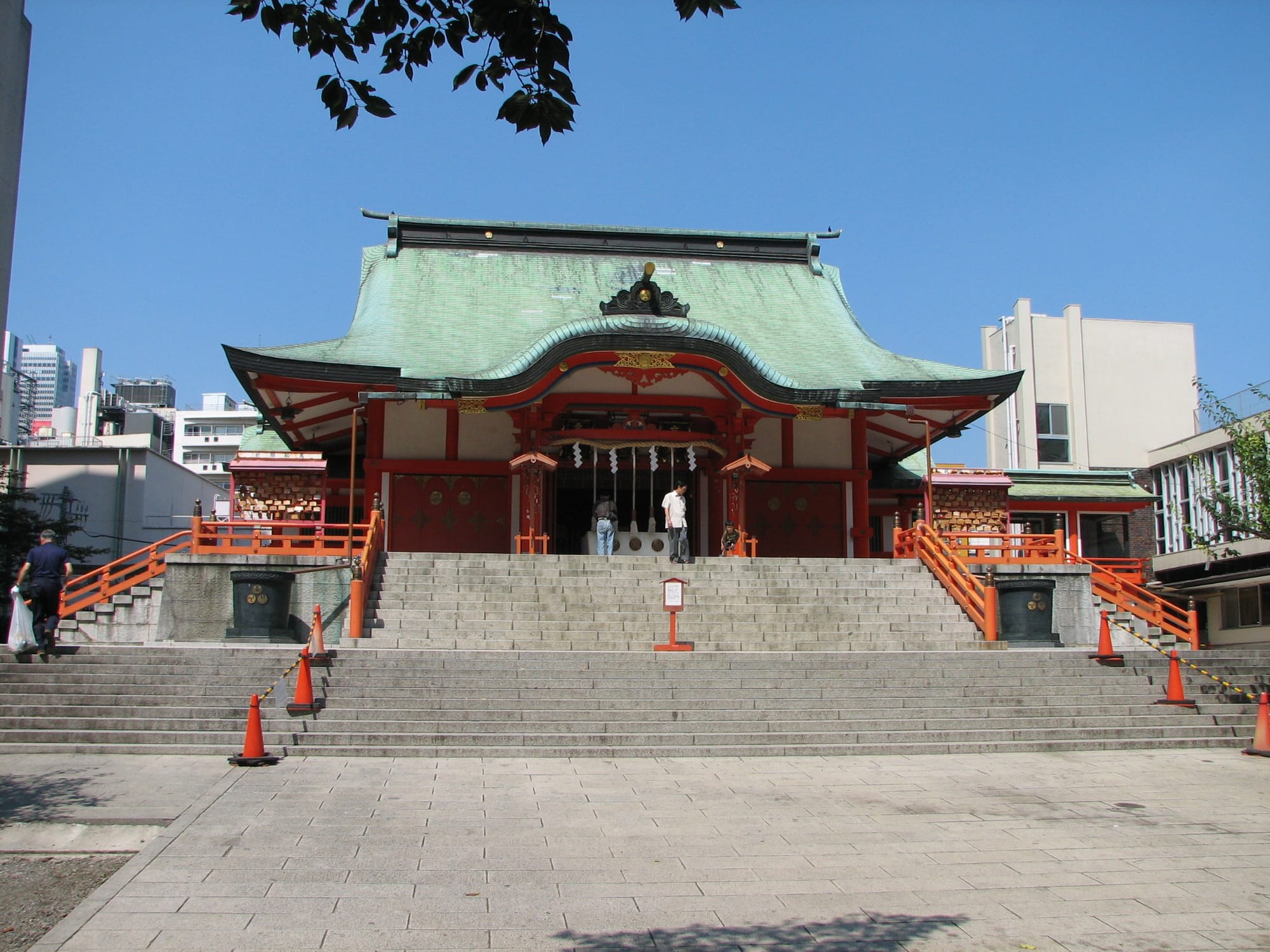 Hanazono-jinja_haiden (1).jpeg