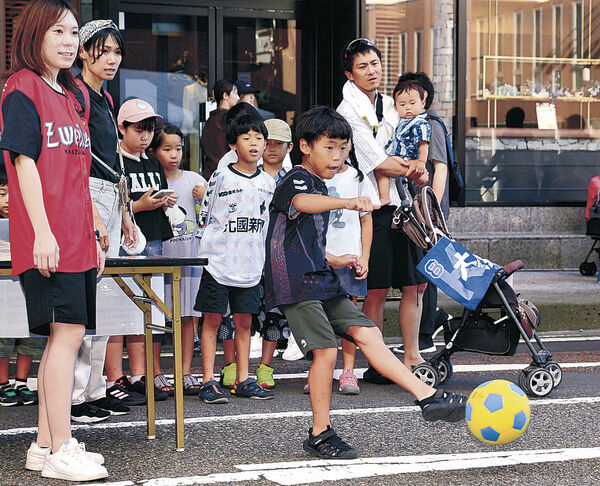 Sports experience event with local soccer club (Kamitsutsumichō area)