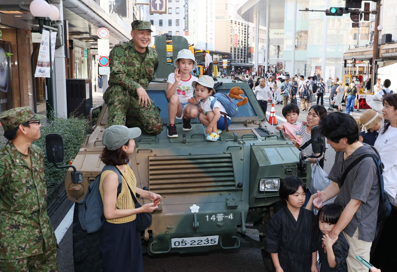 Vehicle exhibition of Ground Self-Defense Force, fire department, police, etc. (Katamachi area)