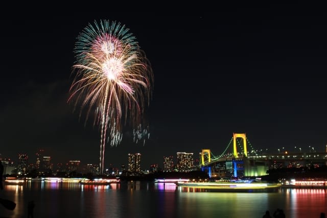 Collaboration of Fireworks with Famous Landmarks Such as Tokyo Tower and Rainbow Bridge