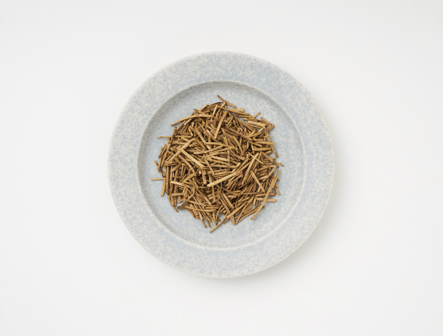 Presentation of Kaga Stick Tea