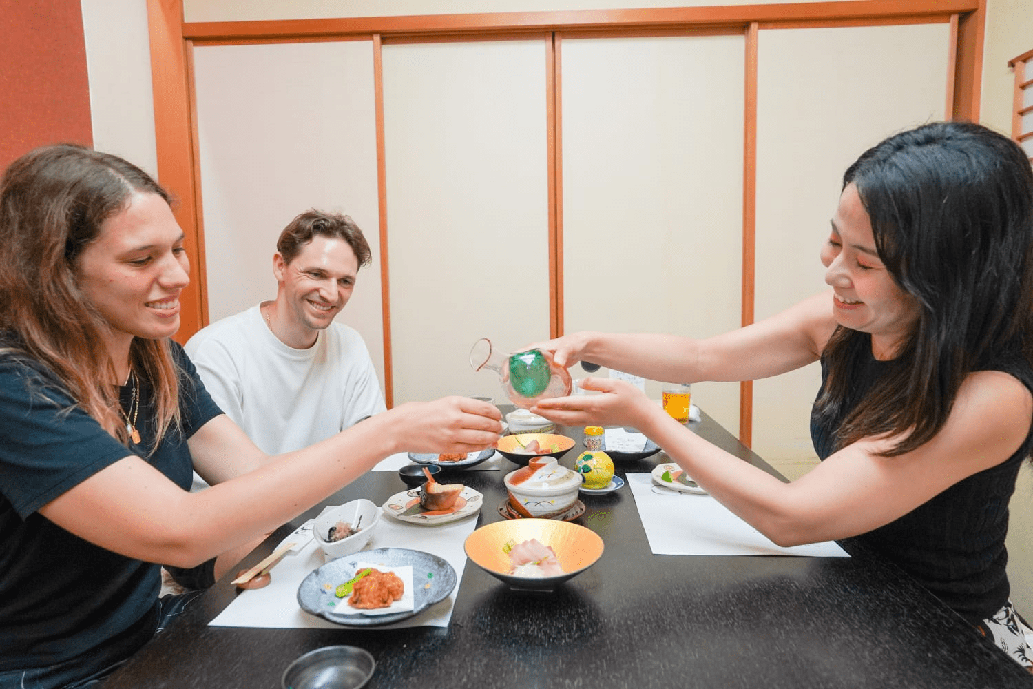 To Fully Enjoy Kanazawa's Exquisite Cuisine, Have a Local Expert Guide You Through the Restaurant Districts