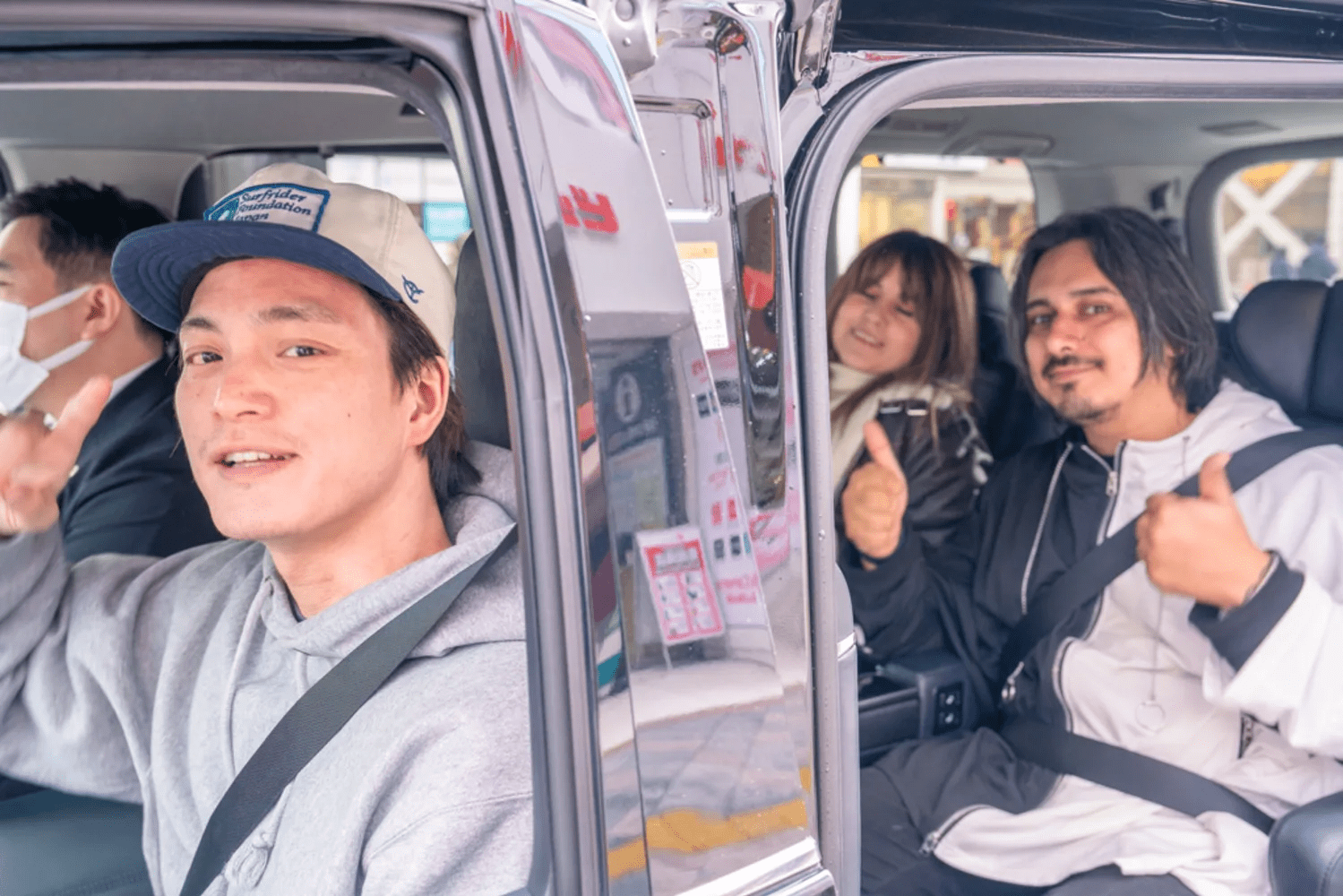 To enjoy summer in Tokyo, it's recommended to have a local guide show you around in a comfortable private car
