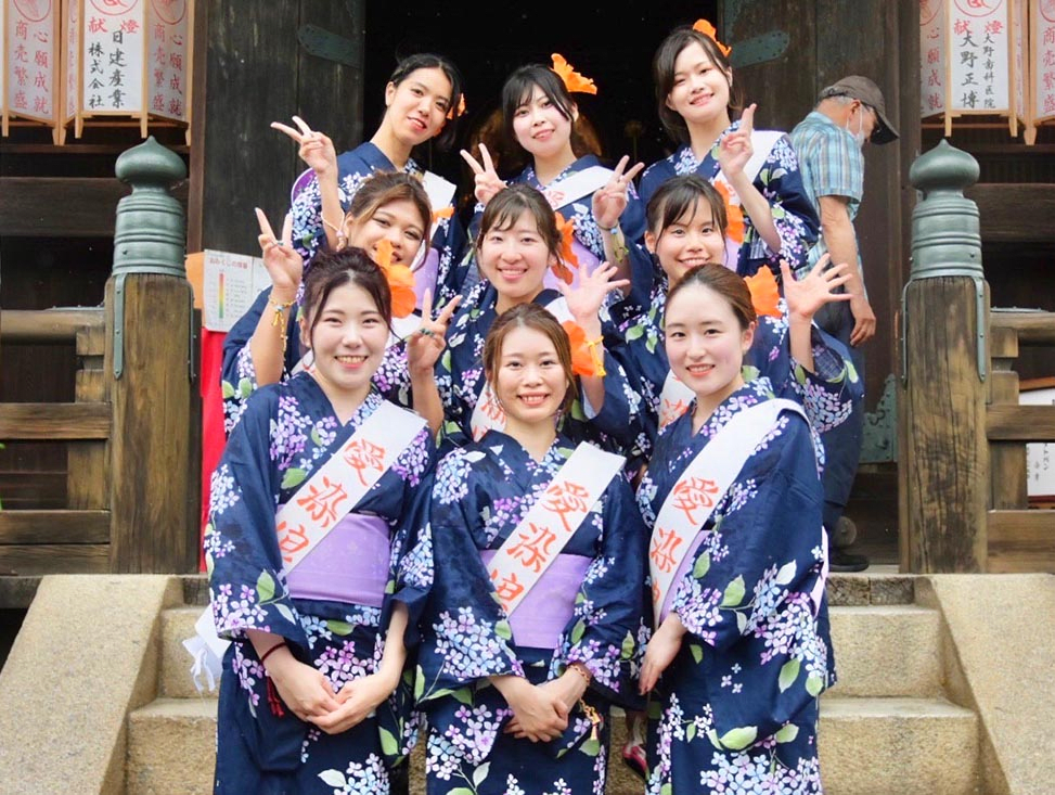 Volunteer Women Selected as "Aizen Musume"