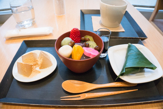 When You Visit Kanazawa in Spring, Enjoying Exquisite Desserts While Viewing Beautiful Cherry Blossoms is Highly Recommended