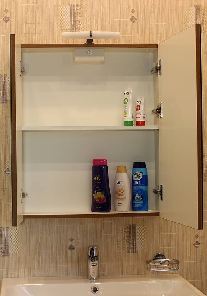 Шкаф за баня М-Мебел Фаворит, горен, 60см, LED осветление със защита от намокряне,от високоплътностно F-PVC