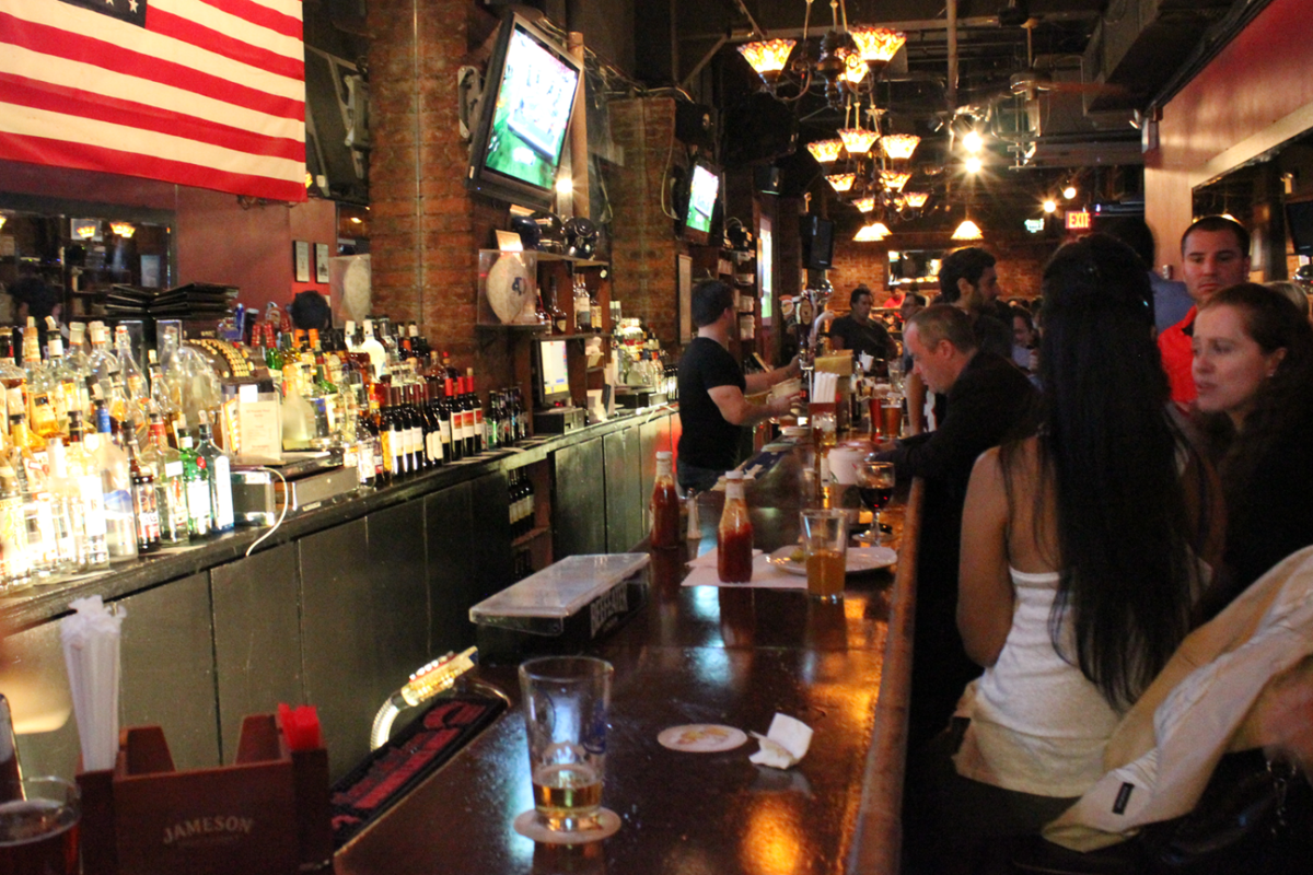 Where to Get Free Food at Bars in NYC