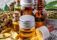 Verschiedene medizinische Cannabis Präparate - Quelle: ©bukhta79 - stock.adobe.com