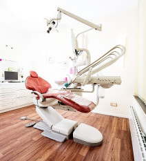 Behandlungszimmer zahnarztpraxis p  tomovic frankfurt gross minxdhima