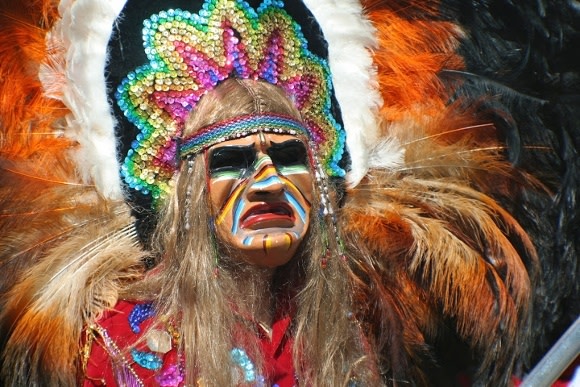 Verkleideter Mann beim Oruro Karneval