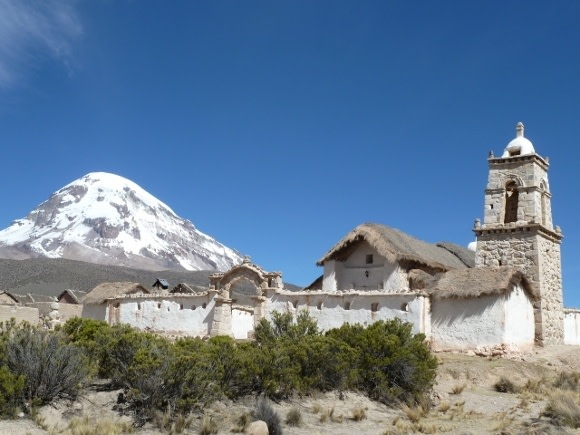 Die Kirche im verschlafenen Dorf Sajama