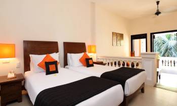 a bedroom with a bed and desk in a hotel room