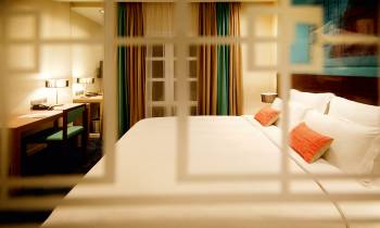 Queen room