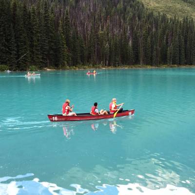 a small boat in a body of water