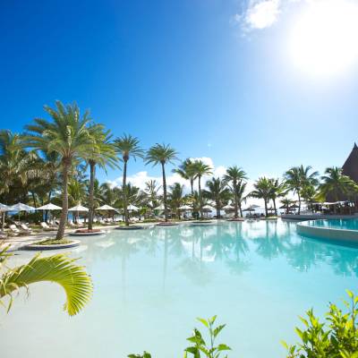 Lux* Belle Mare swimming pool