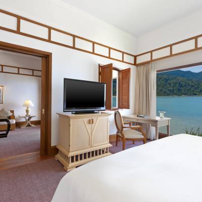 Executive Sea View Suite
